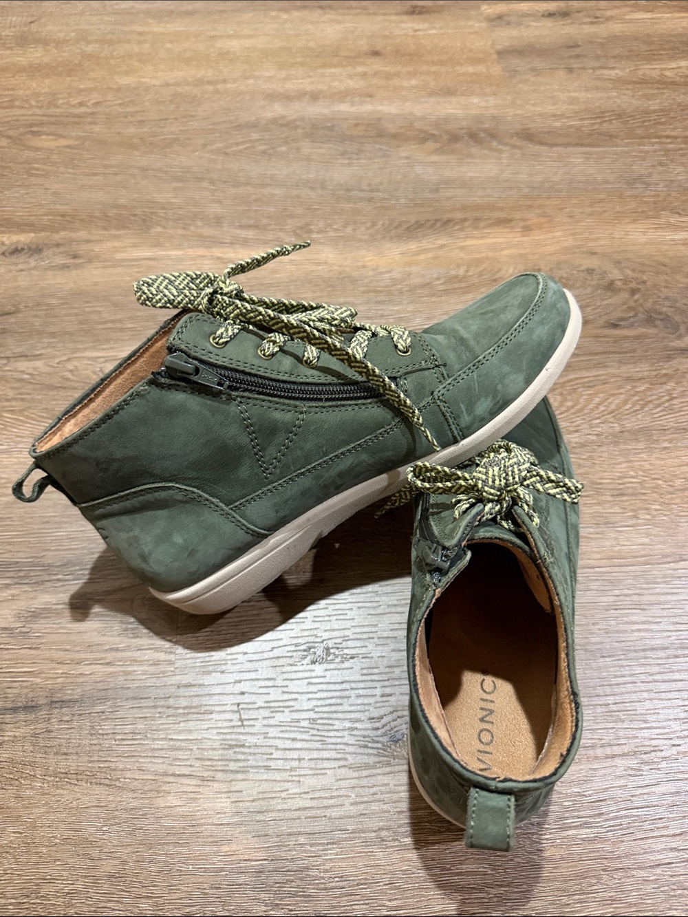 Vionic Magnolia Shawna Short Boot in Olive Green w/ Zip Side Closure - 8.5 WIDE - Picture 10 of 12